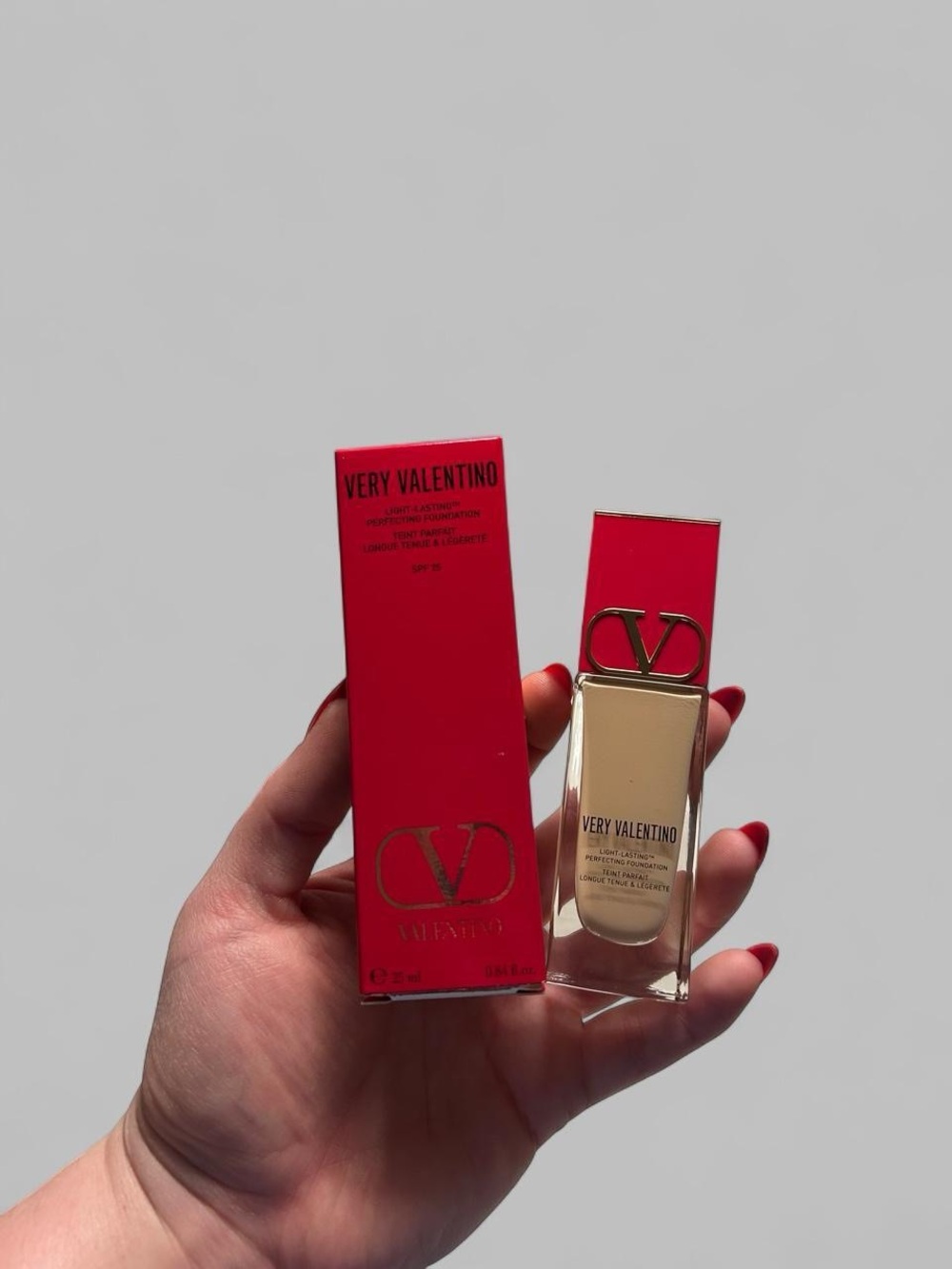 Valentino Very Valentino Light-Lasting Perfecting Foundation
